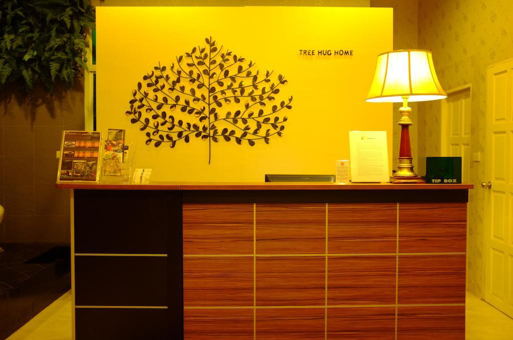 Tree Hug Home Patong Rom bilde